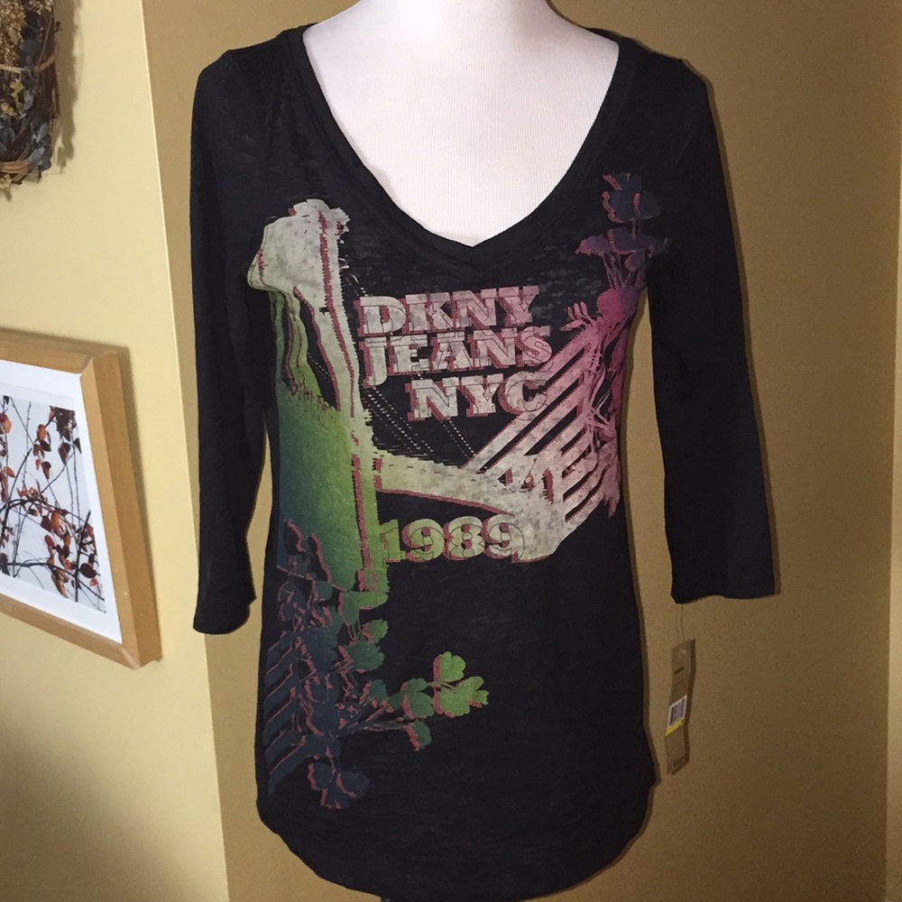 DKNY NYC sz Medium NYC Skyline Brooklyn Bridge Ombré Graphic V/neck Tee $39 NEW